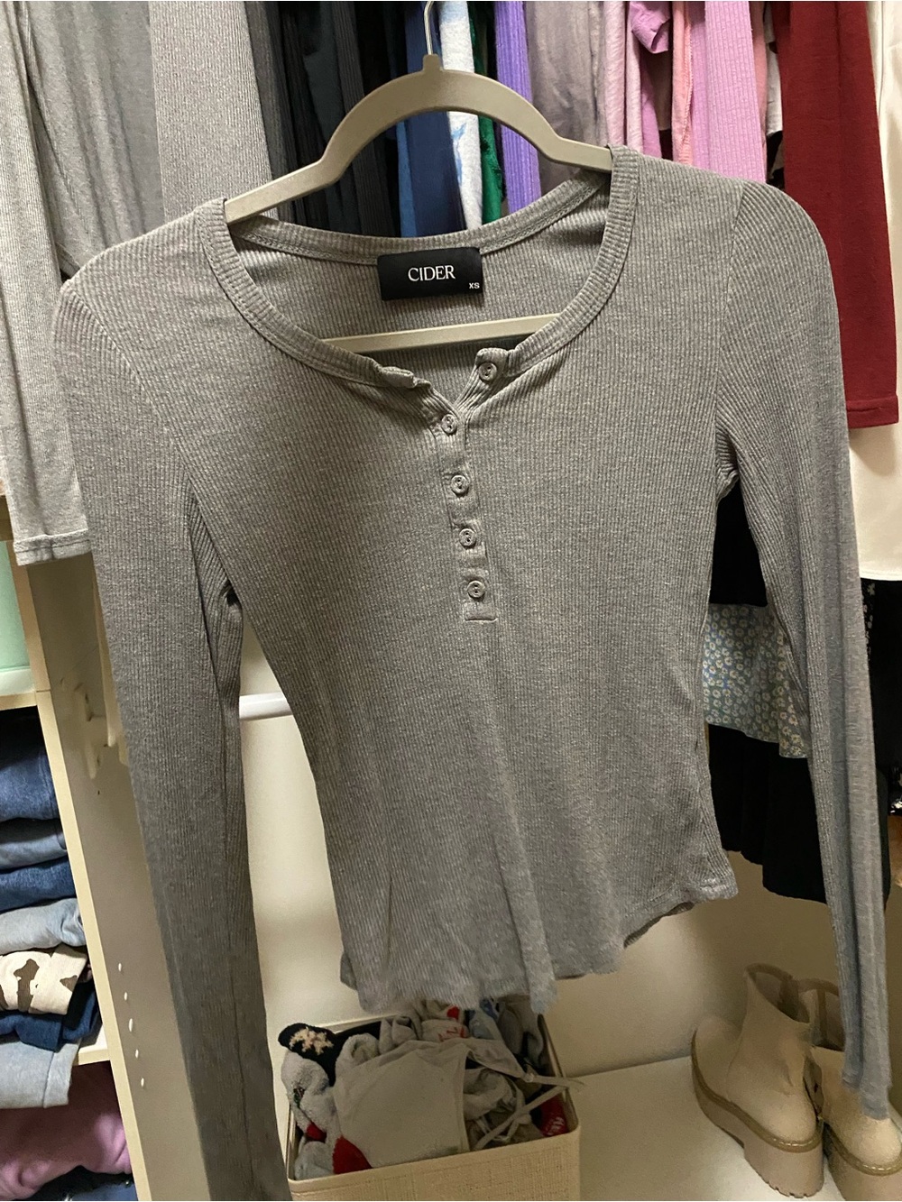 Cider Gray Ribbed Button-Front Long Sleeve Henley Top